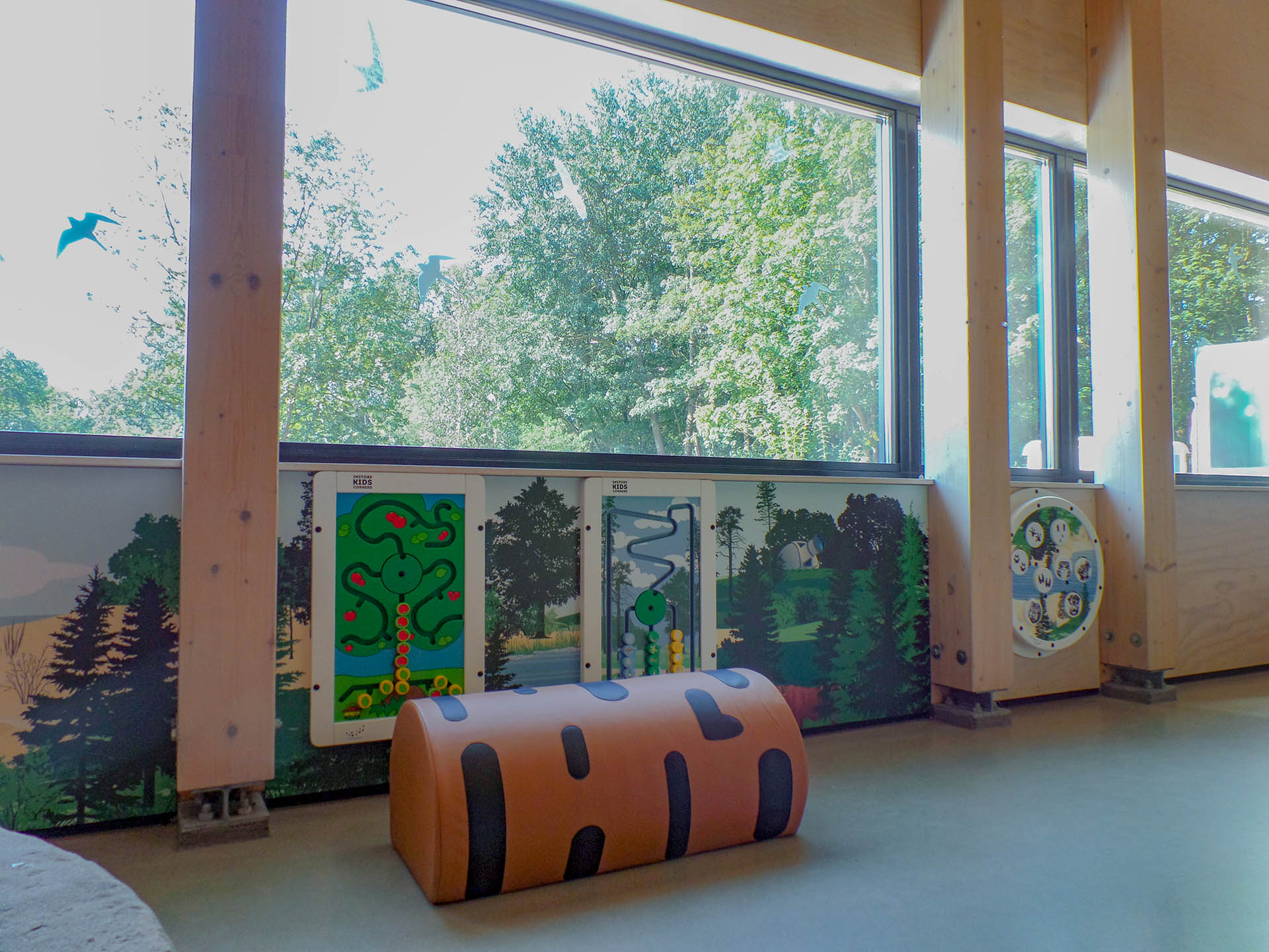 This picture shows a play corner in a visitors information centre of a Dutch national park