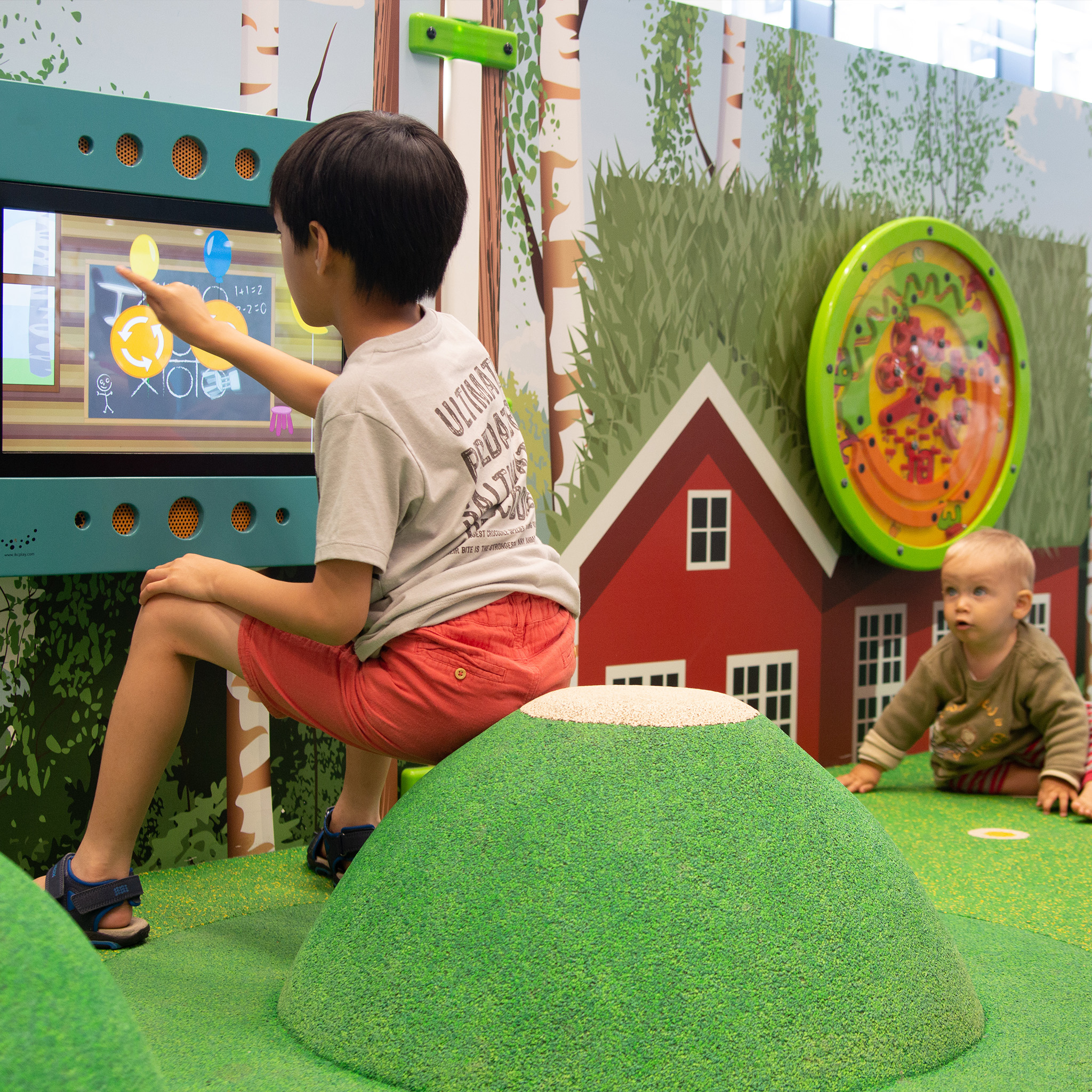 canto infantil com gráficos de piso e de parede e consola de jogos com EPDM amortecedor de choques