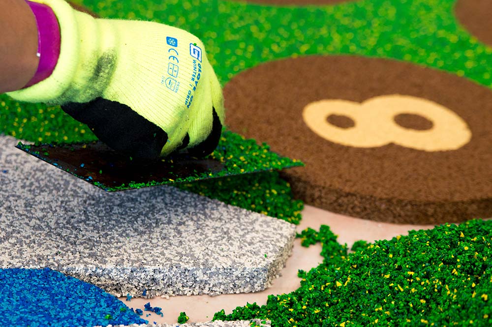 Het leggen van epdm vloeren door onze gedreven monteurs Het leggen van epdm vloeren door onze gedreven monteurs