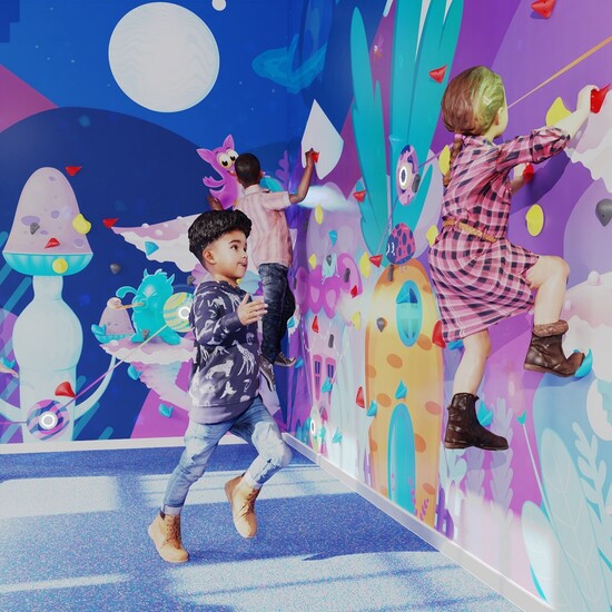 paarse activity wall voor kinderen om te klimmen